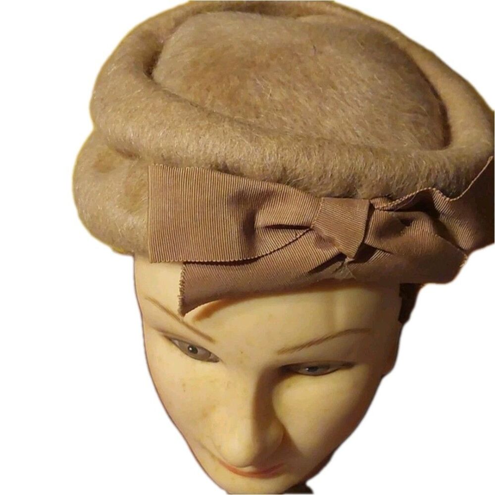 vintage wool felt cloche-style hat